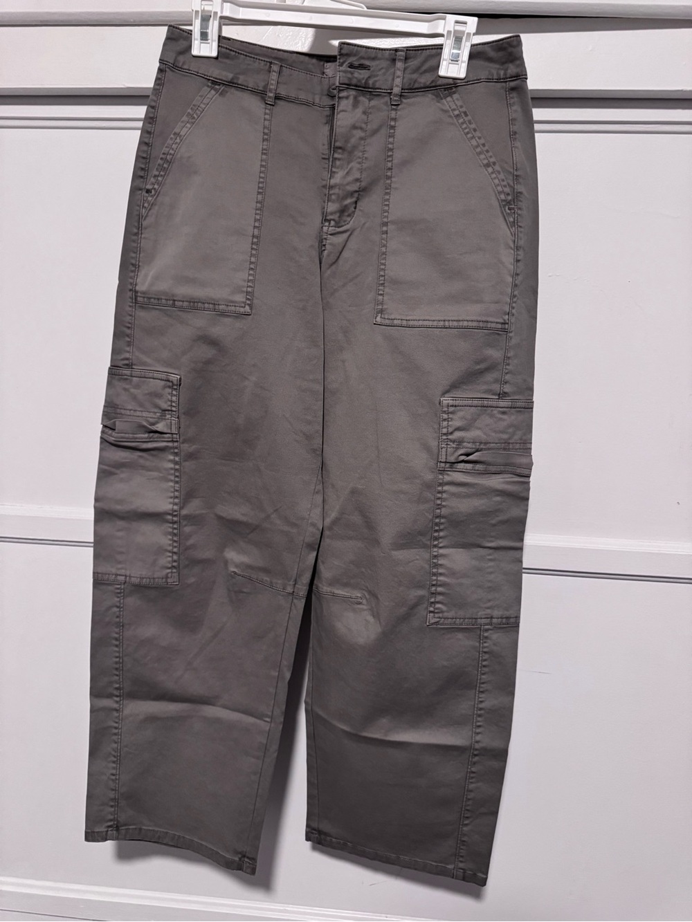 Cargo Pants in Olive Gray - Versatile Utility Style